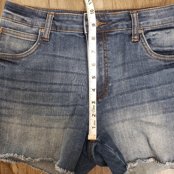 Kut from the Kloth Women's 32 (4) Denim Jean Shorts Raw Hem High Rise Medium - Picture 5 of 11